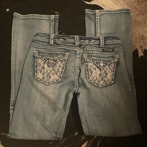 Cowgirl Tuff “Lacy Cream” Jeans 🔥